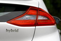 We can see the back of an hybrid vehicle