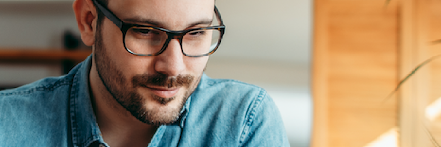 Partilhe os seus Dados Connosco Partilhe os seus Dados Connosco - Homem Computador